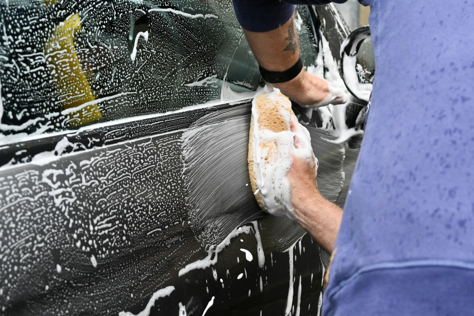 Full detailing — washing down a vehicle